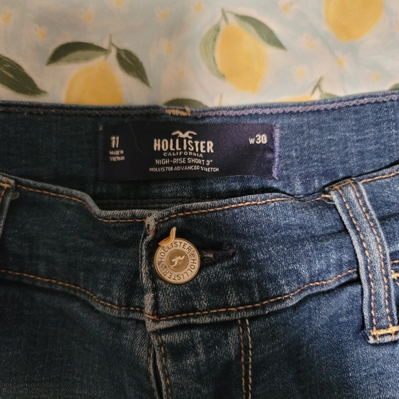 Hollister Jean Shorts - Picture 3 of 3